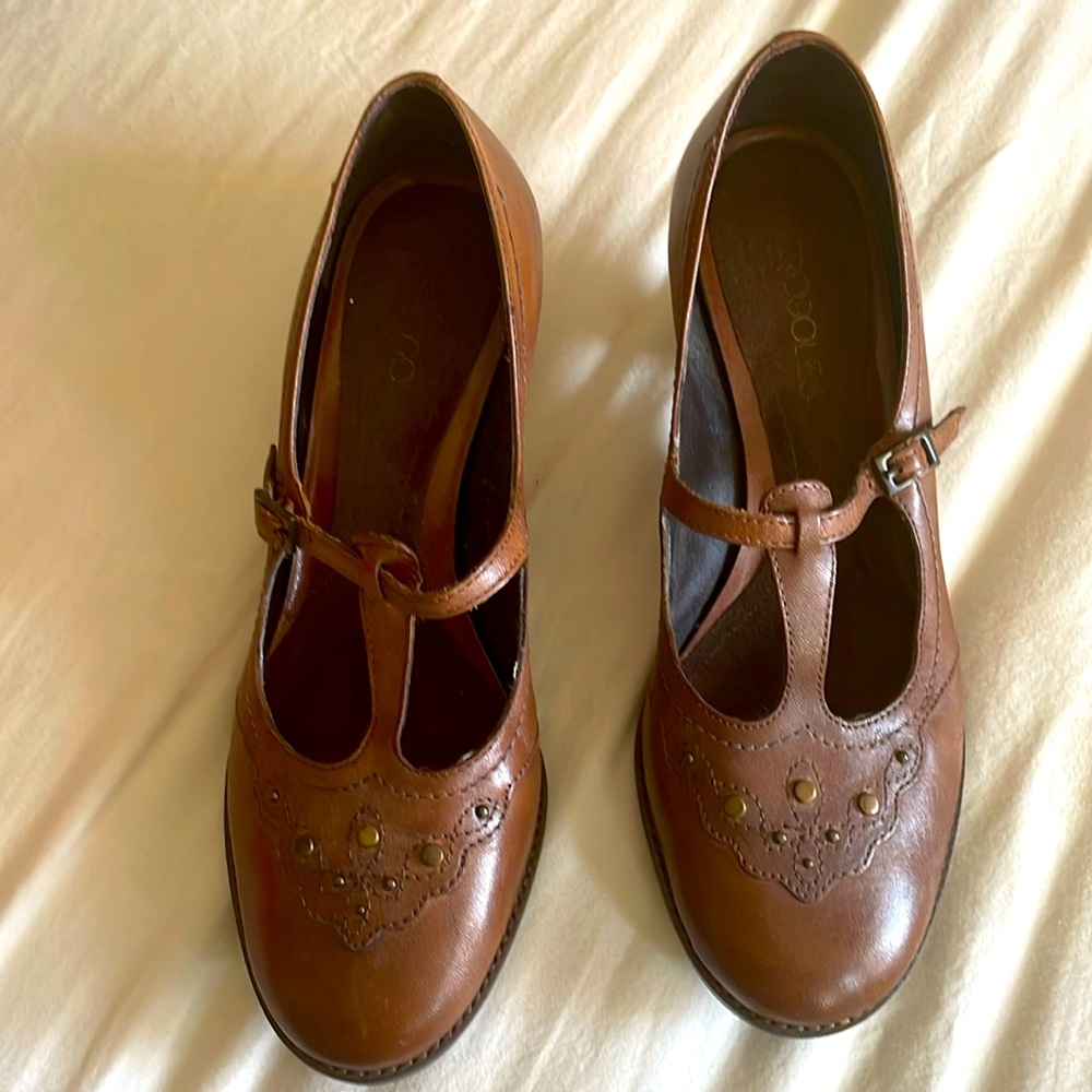 Cute and comfortable leather mary janes